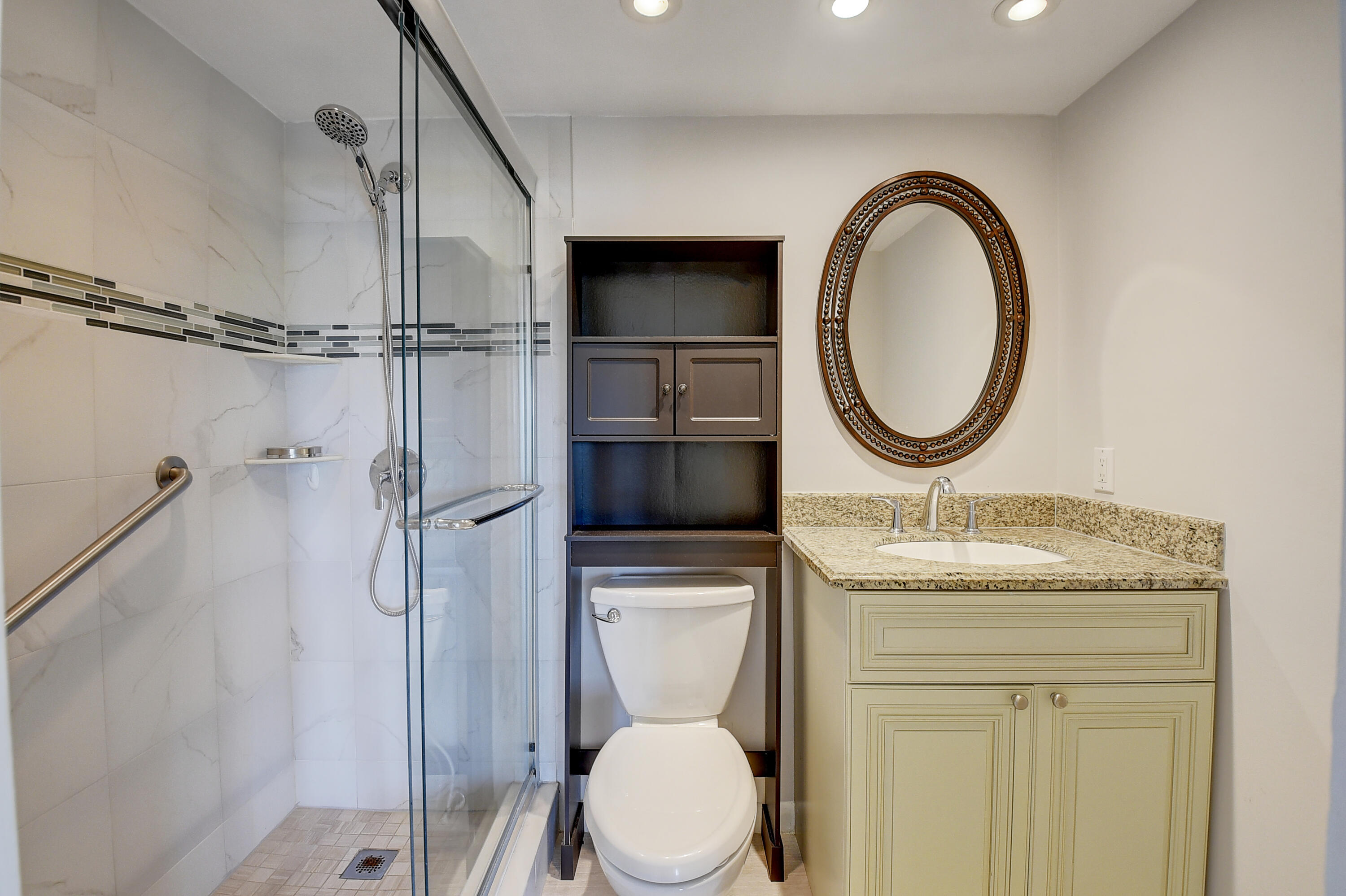 261 Preston Way, Unit G Boca Raton, FL 33434 - Photo 16 of 46 Full primary bath