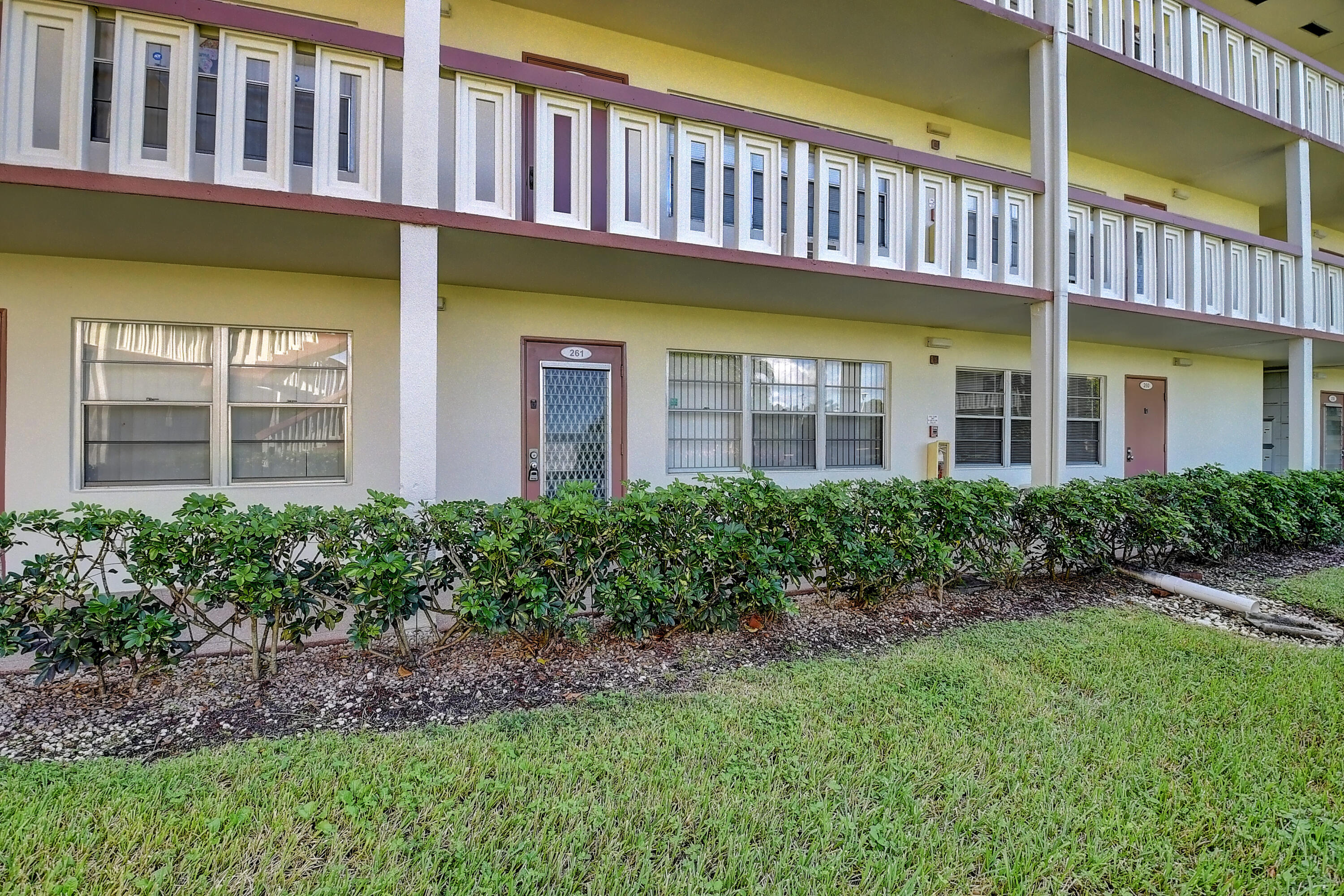 261 Preston Way, Unit G Boca Raton, FL 33434 - Photo 4 of 46 Preston G 261 1st floor unit