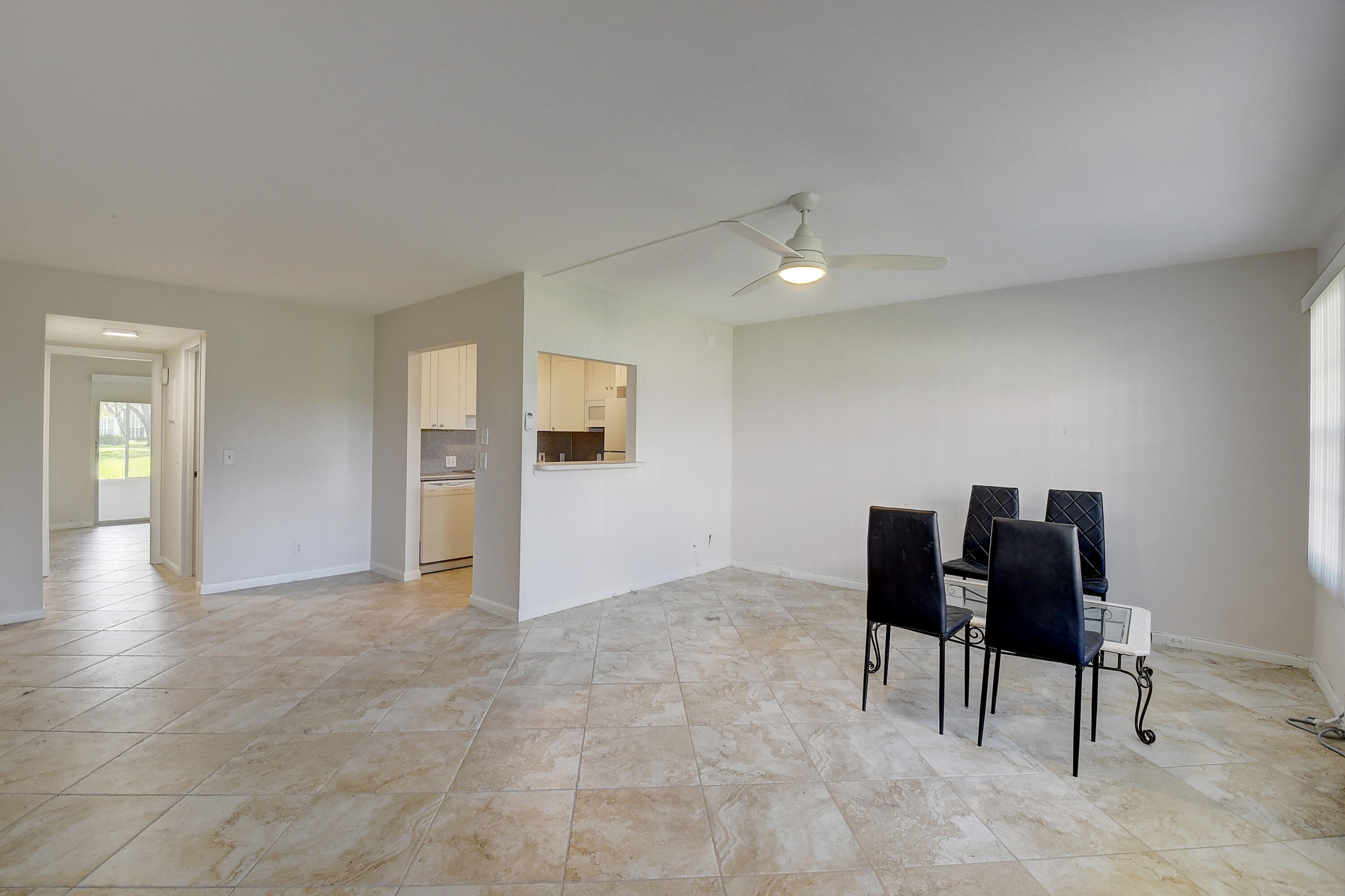 261 Preston Way, Unit G Boca Raton, FL 33434 - Photo 7 of 46 Family and dining rooms