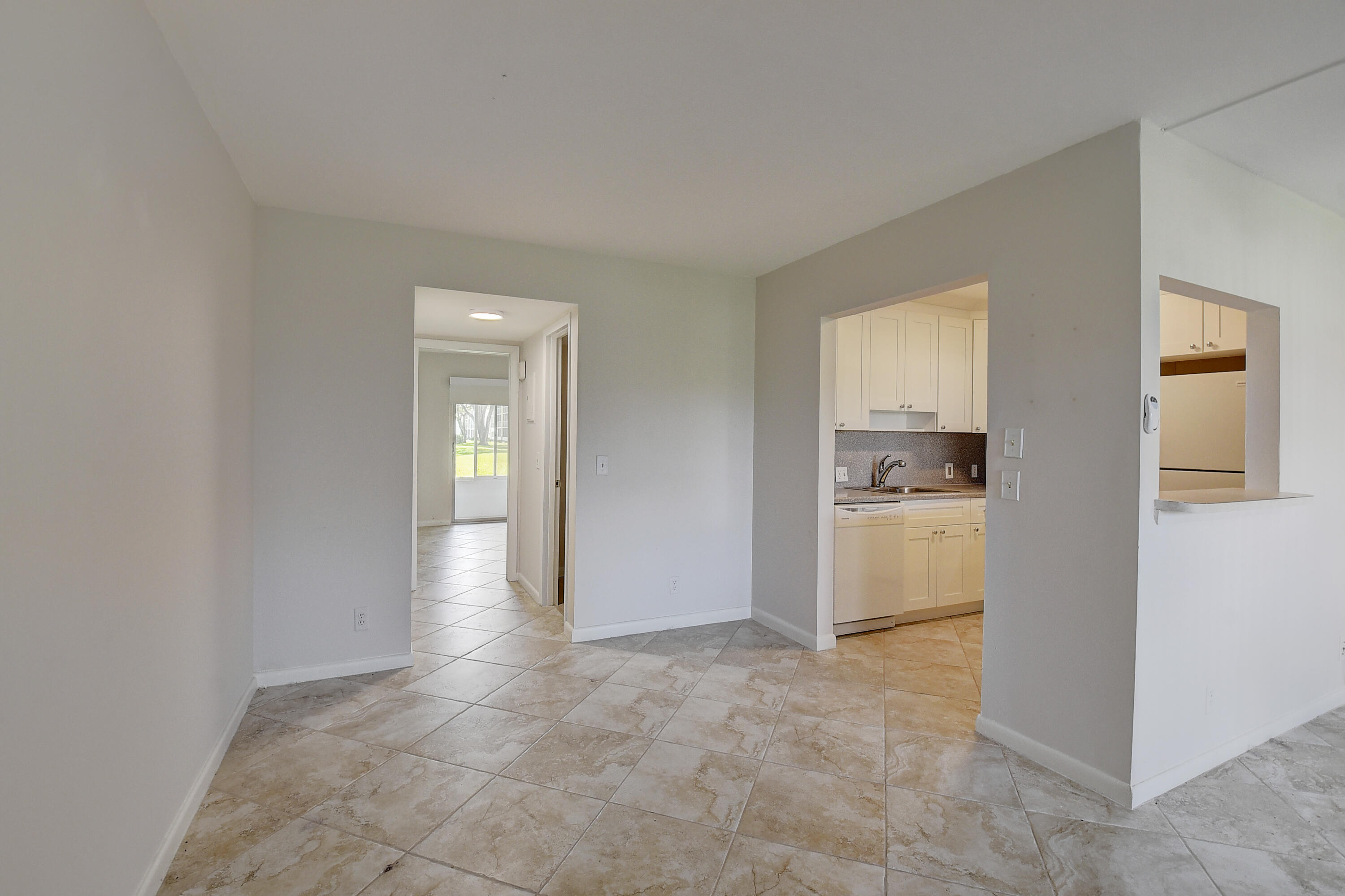 261 Preston Way, Unit G Boca Raton, FL 33434 - Photo 8 of 46 DIning room and kitchen