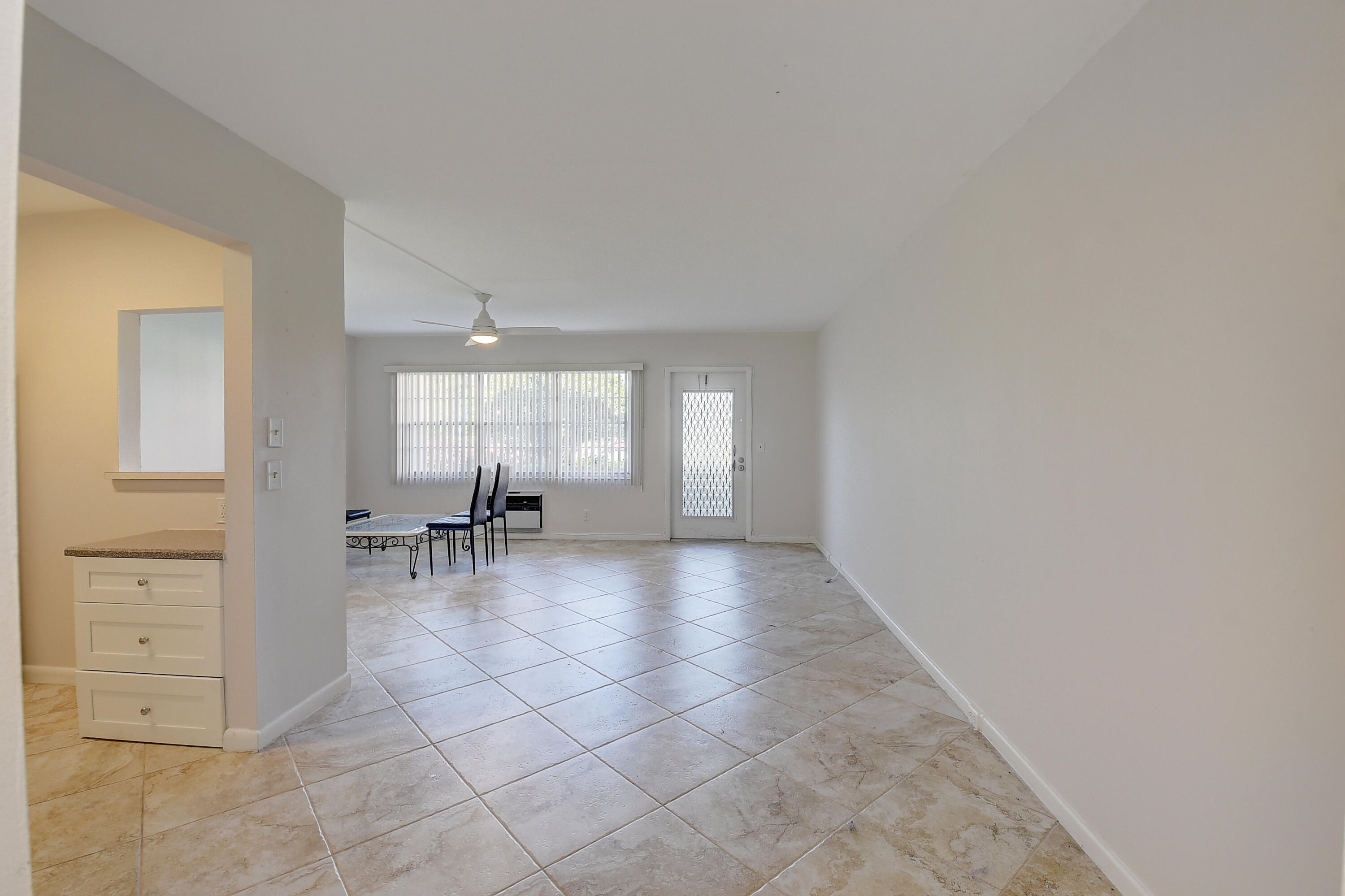 261 Preston Way, Unit G Boca Raton, FL 33434 - Photo 9 of 46 Dining looking to family room