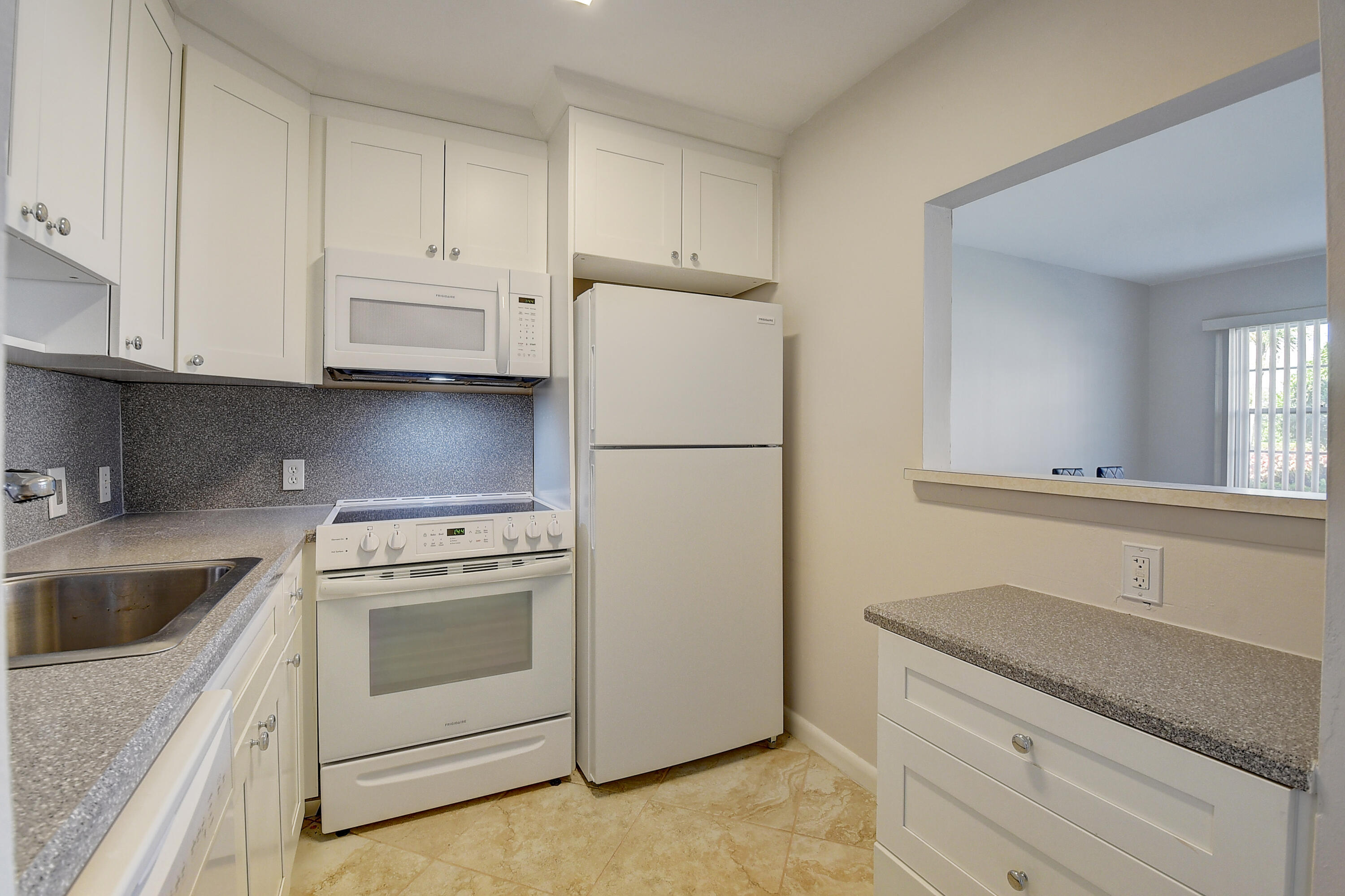 261 Preston Way, Unit G Boca Raton, FL 33434 - Photo 10 of 46 Kitchen
