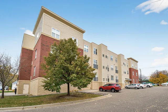 $185,000 | 1776 Maryland Avenue East, Unit 100, St. Paul, MN 55106