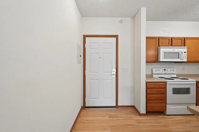 $185,000 | 1776 Maryland Avenue East, Unit 100, St. Paul, MN 55106