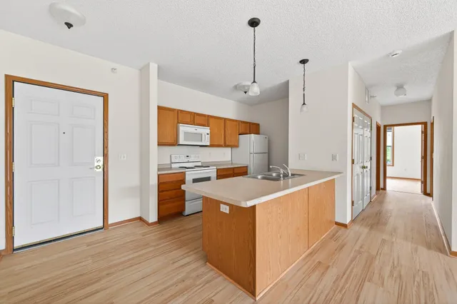 $185,000 | 1776 Maryland Avenue East, Unit 100, St. Paul, MN 55106