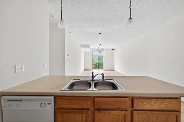 $185,000 | 1776 Maryland Avenue East, Unit 100, St. Paul, MN 55106