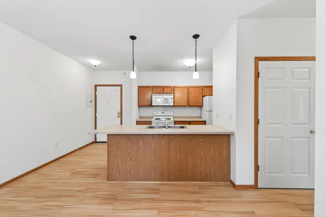 $185,000 | 1776 Maryland Avenue East, Unit 100, St. Paul, MN 55106