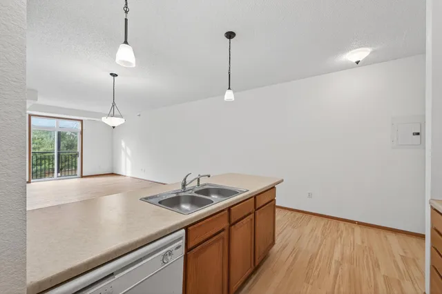 $185,000 | 1776 Maryland Avenue East, Unit 100, St. Paul, MN 55106