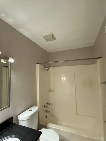$995 | 919 Mulberry Street, Unit 225, Highland, IL 62249