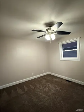 $995 | 919 Mulberry Street, Unit 225, Highland, IL 62249