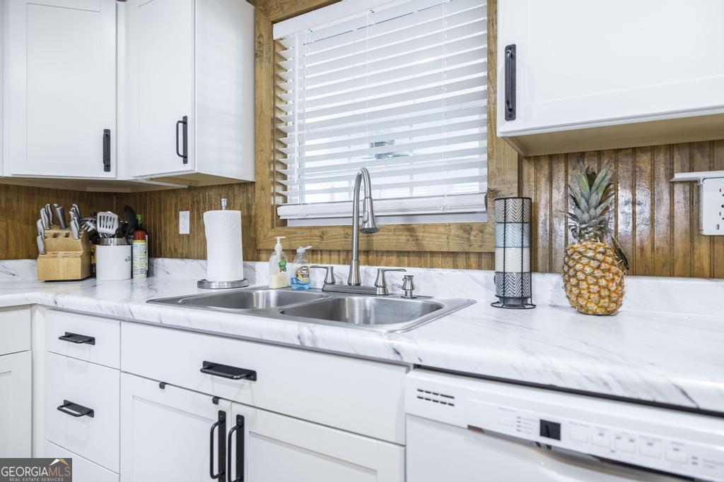177 Lovett Scott Road Adrian, GA 31002 - Photo 12 of 37 a kitchen with sink and window