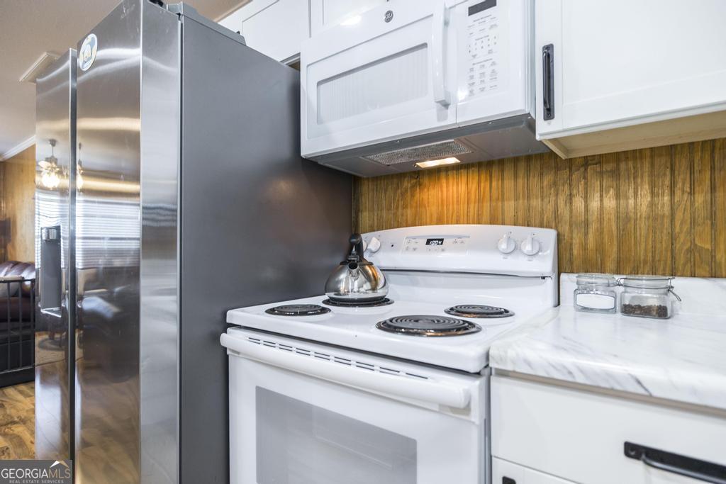 177 Lovett Scott Road Adrian, GA 31002 - Photo 13 of 37 a kitchen with a stove and cabinets