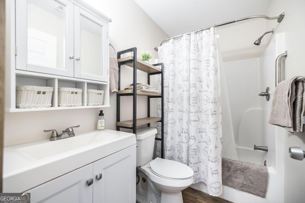 177 Lovett Scott Road Adrian, GA 31002 - Photo 21 of 37 a bathroom with a sink toilet and shower