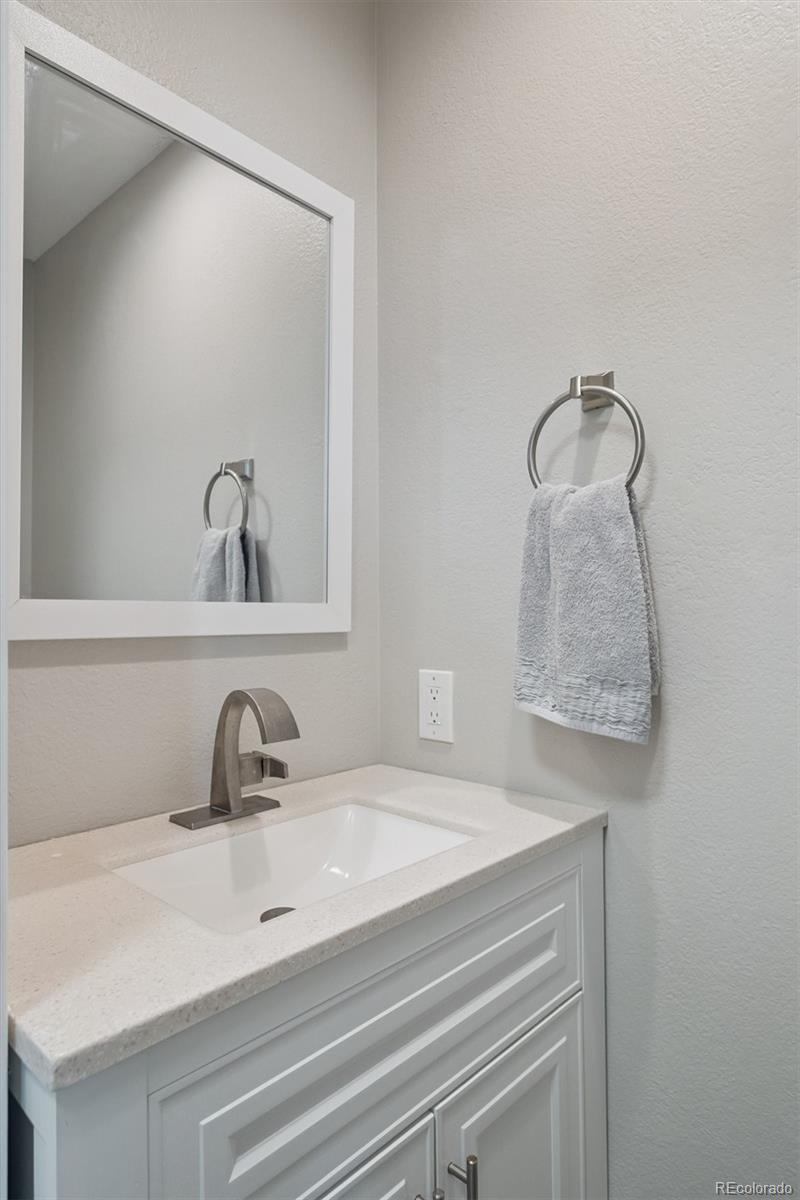 9347 Roadrunner Street Highlands Ranch, CO 80129 - Photo 9 of 28 Gallery Image 9