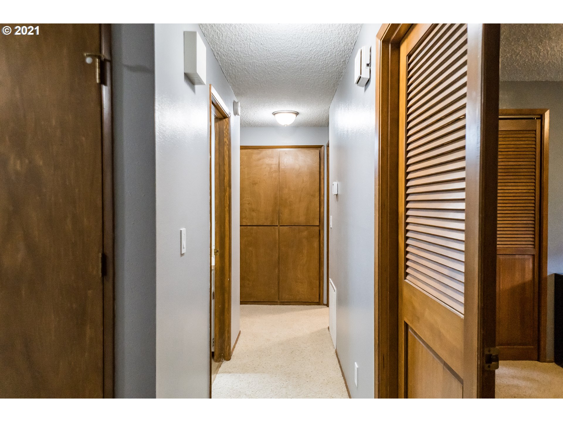 4927 Fox Hollow Road Eugene, OR 97405 - Photo 17 of 31 Gallery Image 17