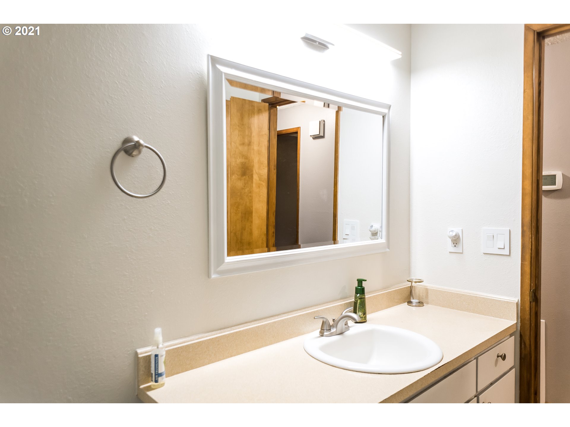 4927 Fox Hollow Road Eugene, OR 97405 - Photo 21 of 31 Gallery Image 21