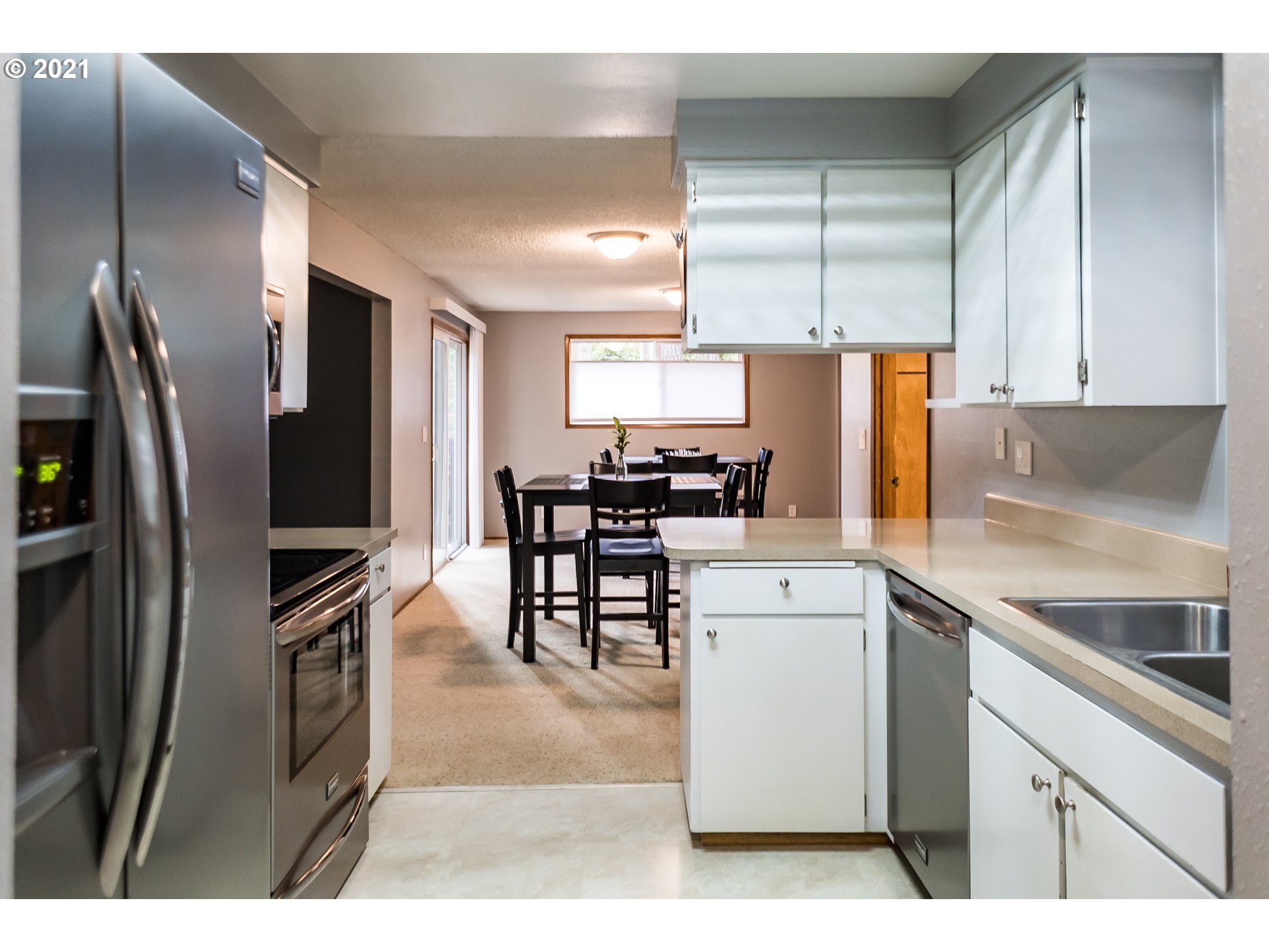 4927 Fox Hollow Road Eugene, OR 97405 - Photo 6 of 31 Gallery Image 6