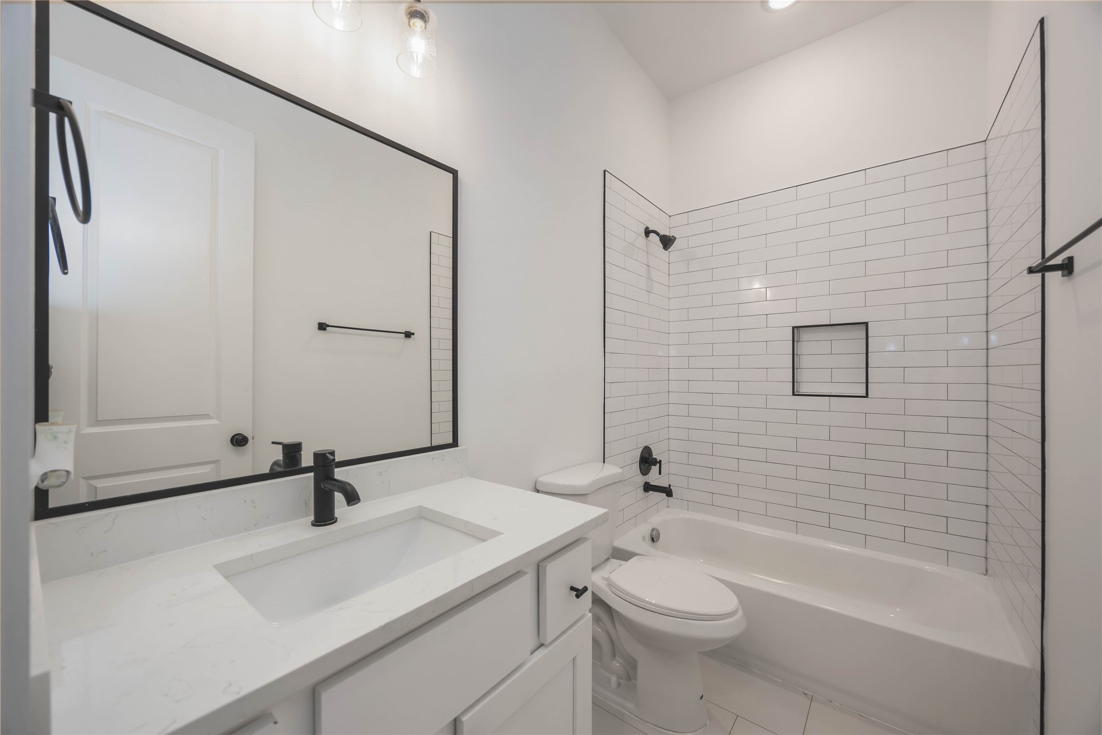 8508 Wileyvale Road, Unit B Houston, TX 77016 - Photo 14 of 23 Secondary bathroom