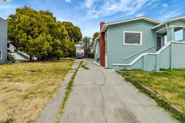 a view of backyard of house