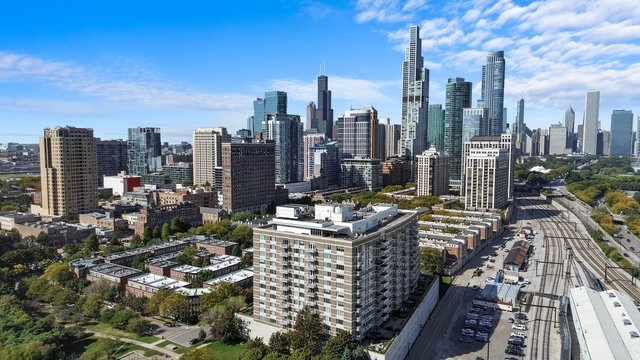 1515 South Prairie Avenue, Unit 910 Chicago, IL 60605 - Photo 29 of 32 a city view with tall buildings