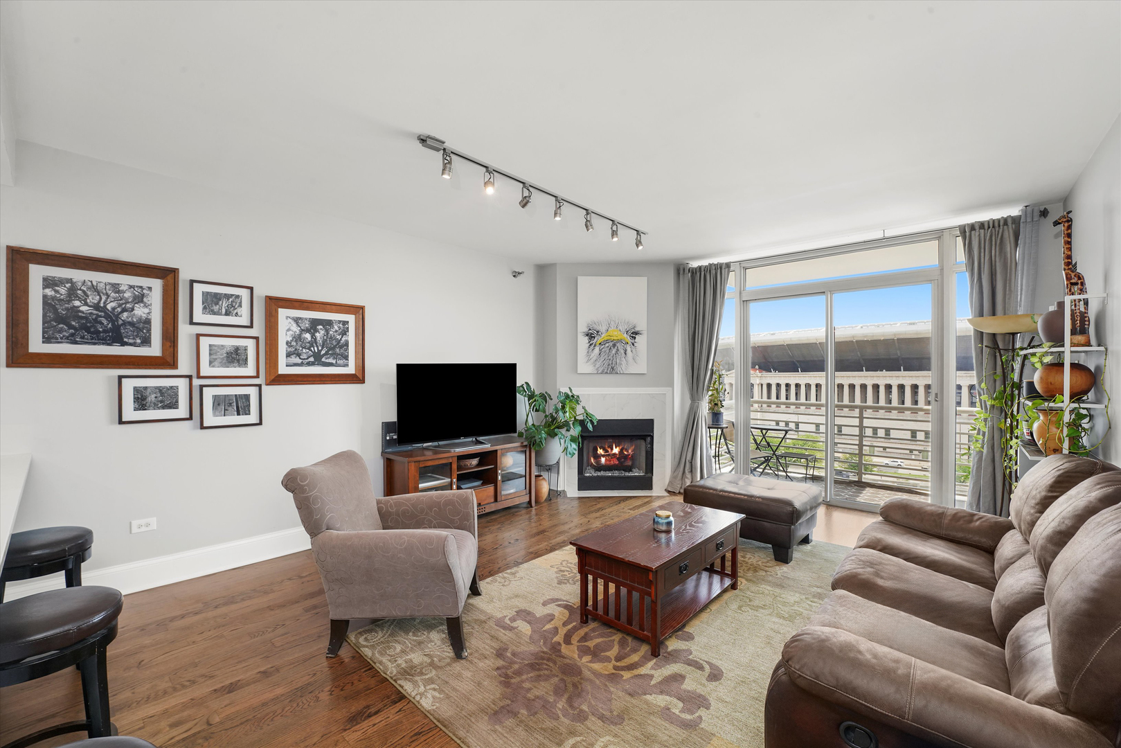 1515 South Prairie Avenue, Unit 910 Chicago, IL 60605 - Photo 7 of 32 a living room with furniture a flat screen tv and a large window