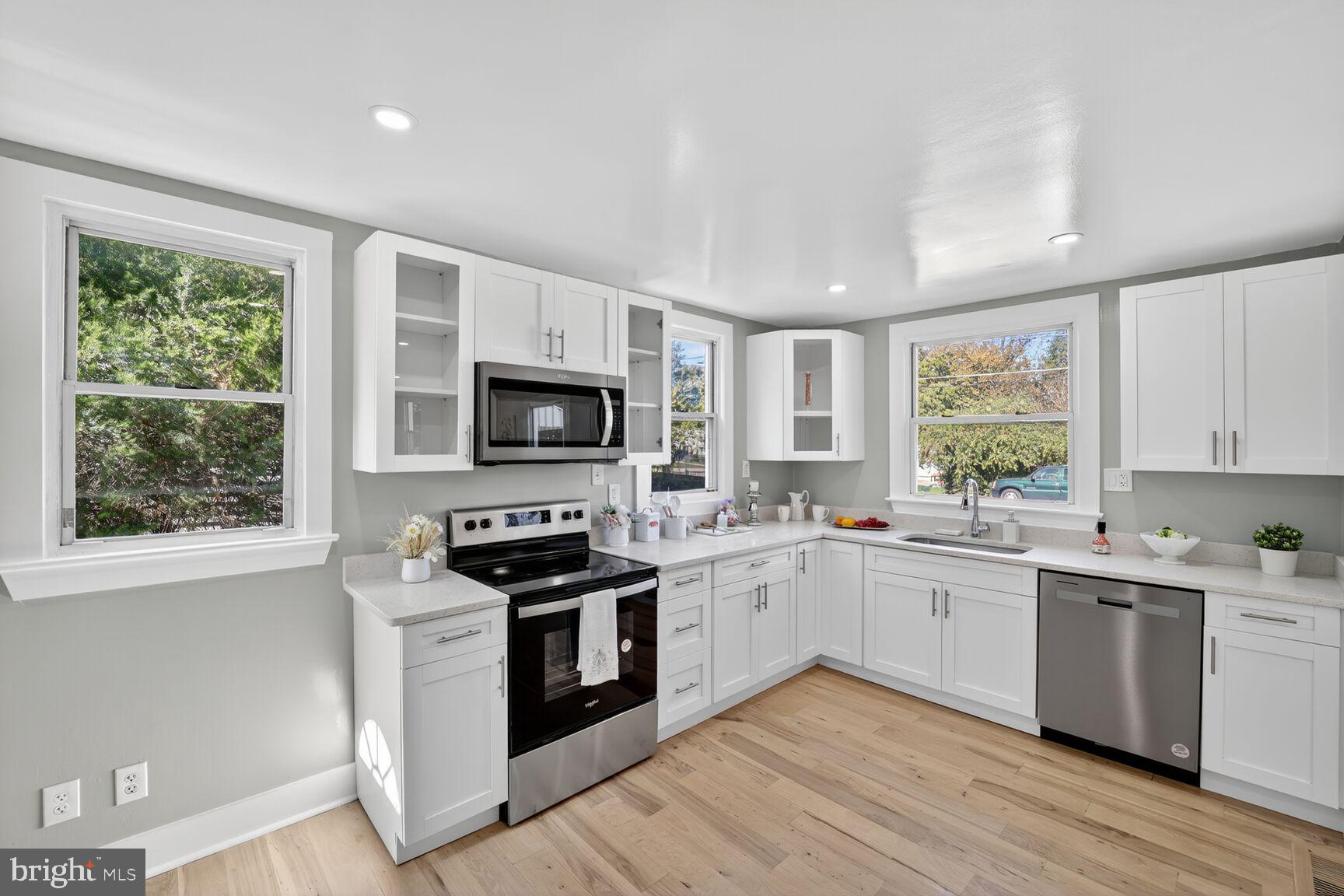 6705 Larkspur Road Suitland, MD 20746 - Photo 8 of 31