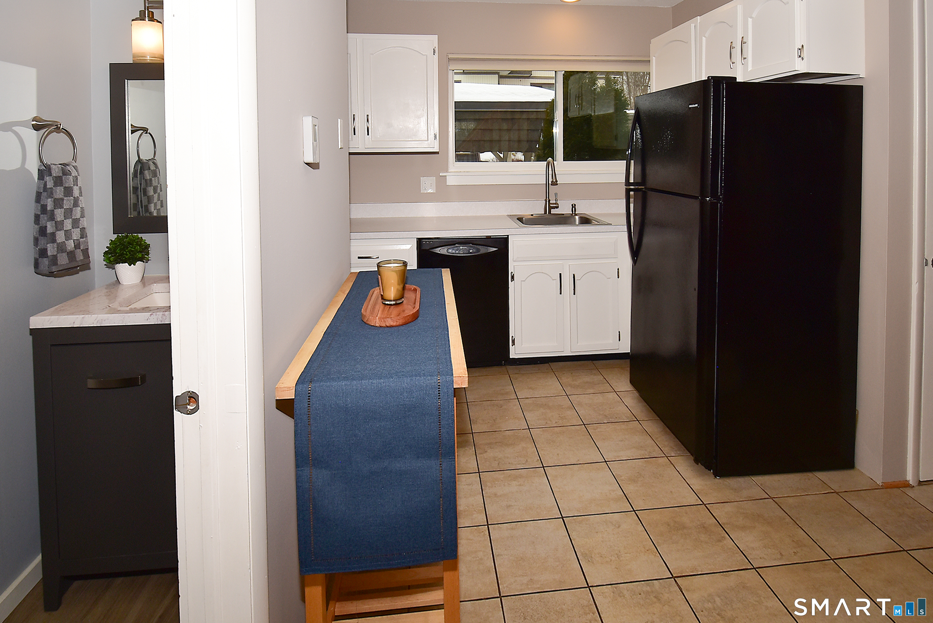 24 Pebblestone Circle, Unit 24 Suffield, CT 06078 - Photo 13 of 25 a kitchen with stainless steel appliances a refrigerator and a stove
