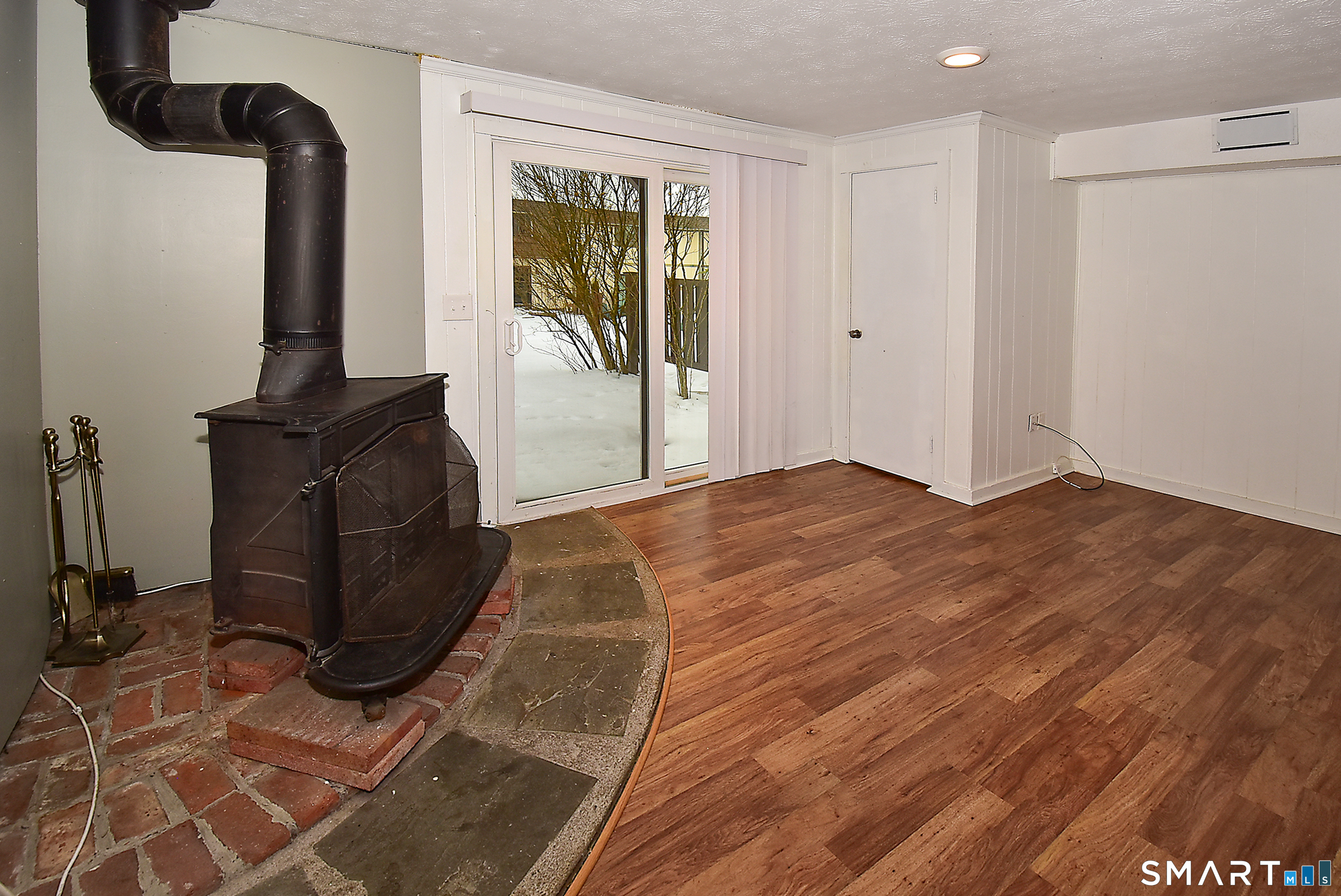 24 Pebblestone Circle, Unit 24 Suffield, CT 06078 - Photo 23 of 25 a living room with furniture
