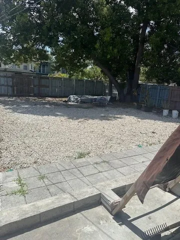 a view of a dinning table and chairs in patio