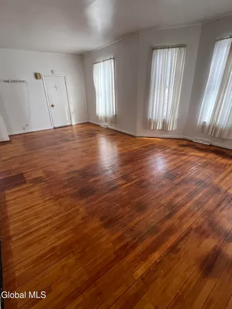 $1,500 | 214 Market Street, Unit 1, Amsterdam, NY 12010