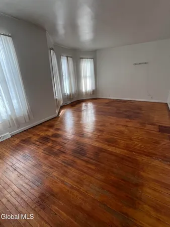 $1,500 | 214 Market Street, Unit 1, Amsterdam, NY 12010