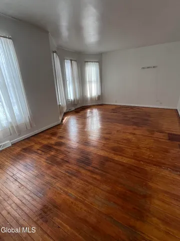 $1,500 | 214 Market Street, Unit 1, Amsterdam, NY 12010