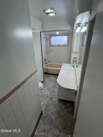 $1,500 | 214 Market Street, Unit 1, Amsterdam, NY 12010