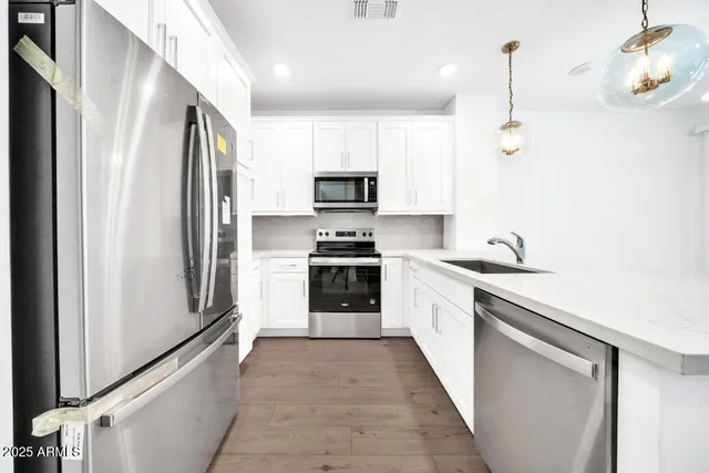 $2,345 | 2121 West Sonoran Desert Drive, Unit 61, Phoenix, AZ 85085