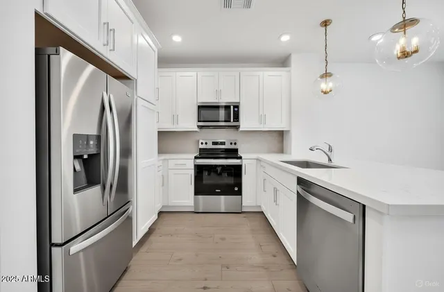 $2,345 | 2121 West Sonoran Desert Drive, Unit 61, Phoenix, AZ 85085