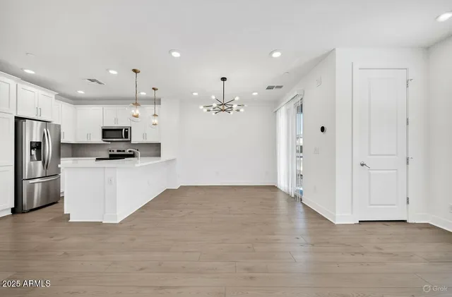 $2,345 | 2121 West Sonoran Desert Drive, Unit 61, Phoenix, AZ 85085