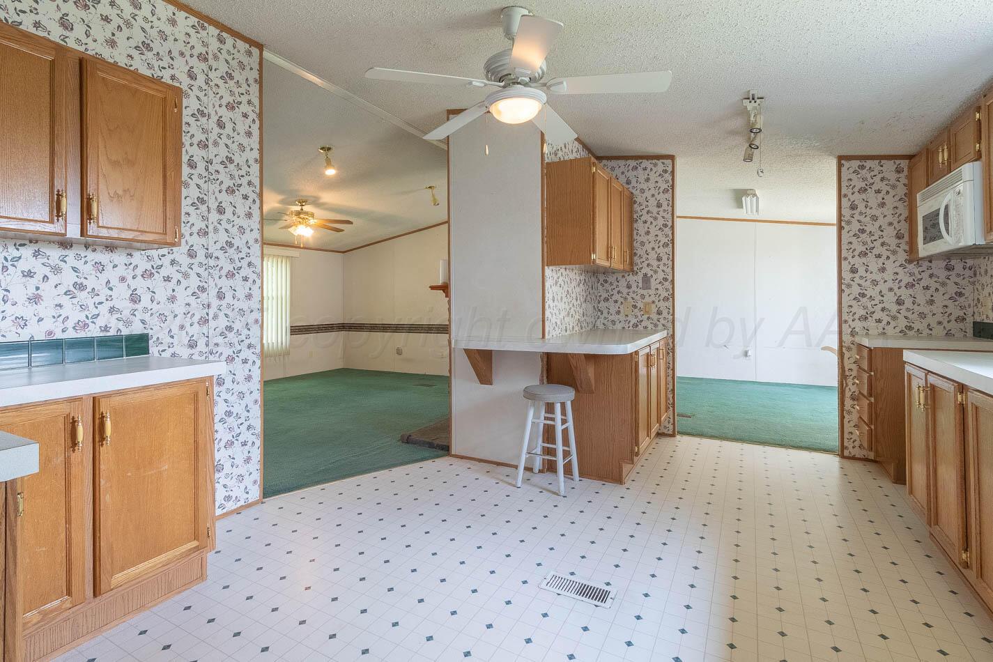 6211 Lair Road Amarillo, TX 79118 - Photo 9 of 19 Kitchen-View 2