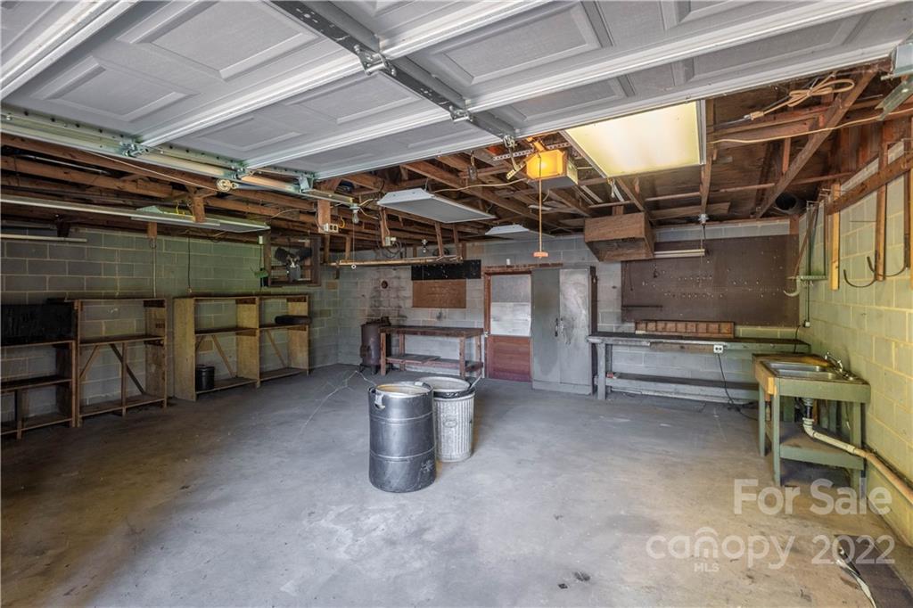 4023 Miller Bridge Road Hickory, NC 28602 - Photo 9 of 30 Gallery Image 9