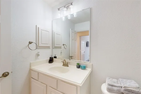 $3,600 | 18 Avenswood Place, The Woodlands, TX 77382