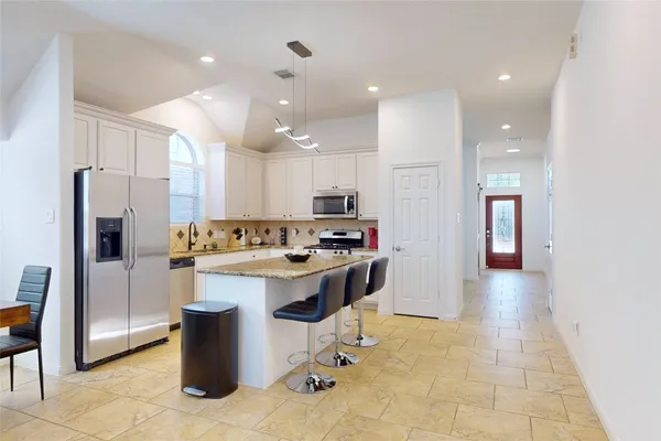 $3,600 | 18 Avenswood Place, The Woodlands, TX 77382