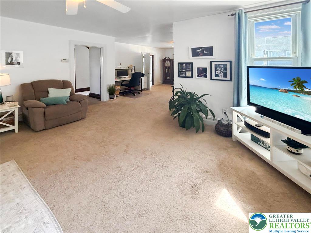 416 Walnut Street Catasauqua, PA 18032 - Photo 13 of 61