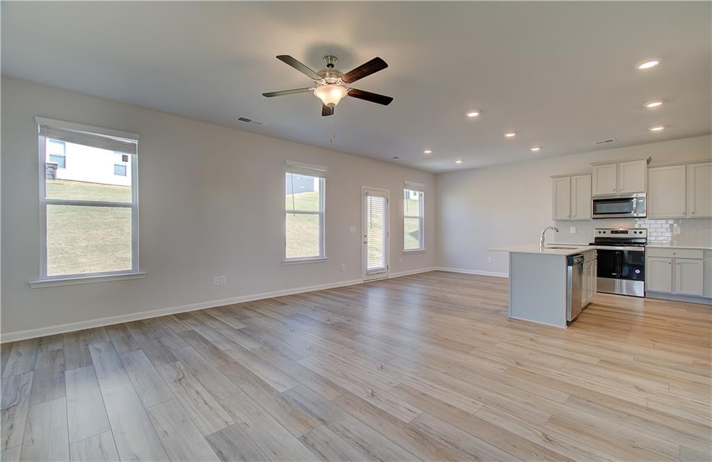 17 Bellamy Cove Newnan, GA 30263 - Photo 6 of 25