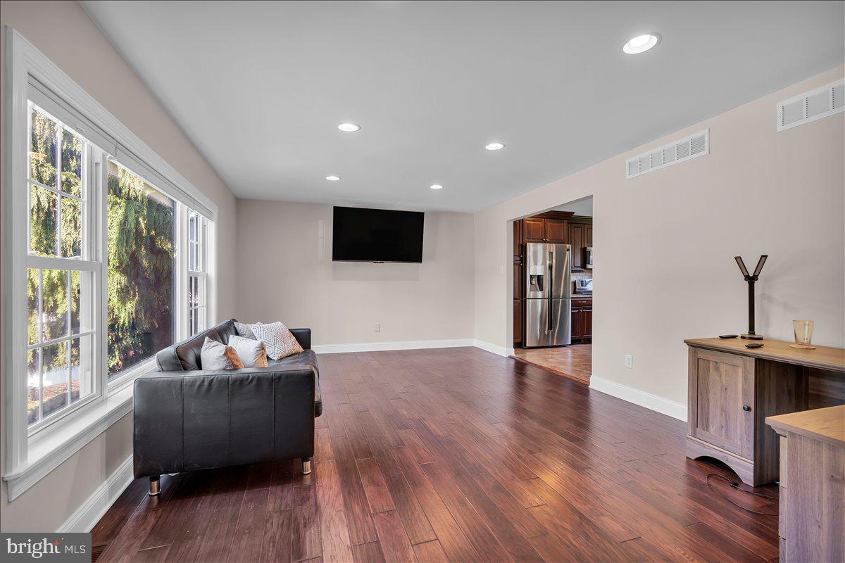 201 Sandringham Road Cherry Hill, NJ 08003 - Photo 7 of 36 Gallery Image 7