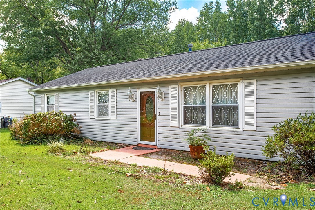 3513 Union Branch Road Petersburg, VA 23805 - Photo 3 of 32 a front view of a house with garden