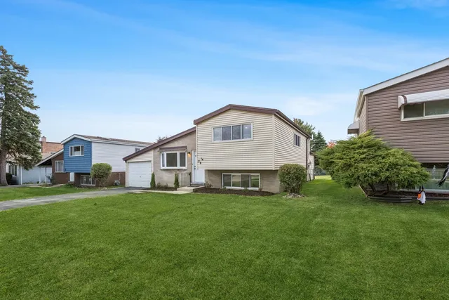 $3,200 | 26 North Craig Place, Lombard, IL 60148