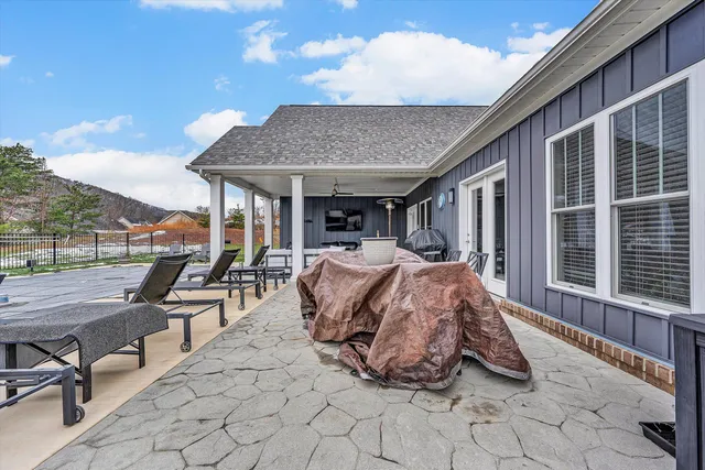 a view of a house with a backyard