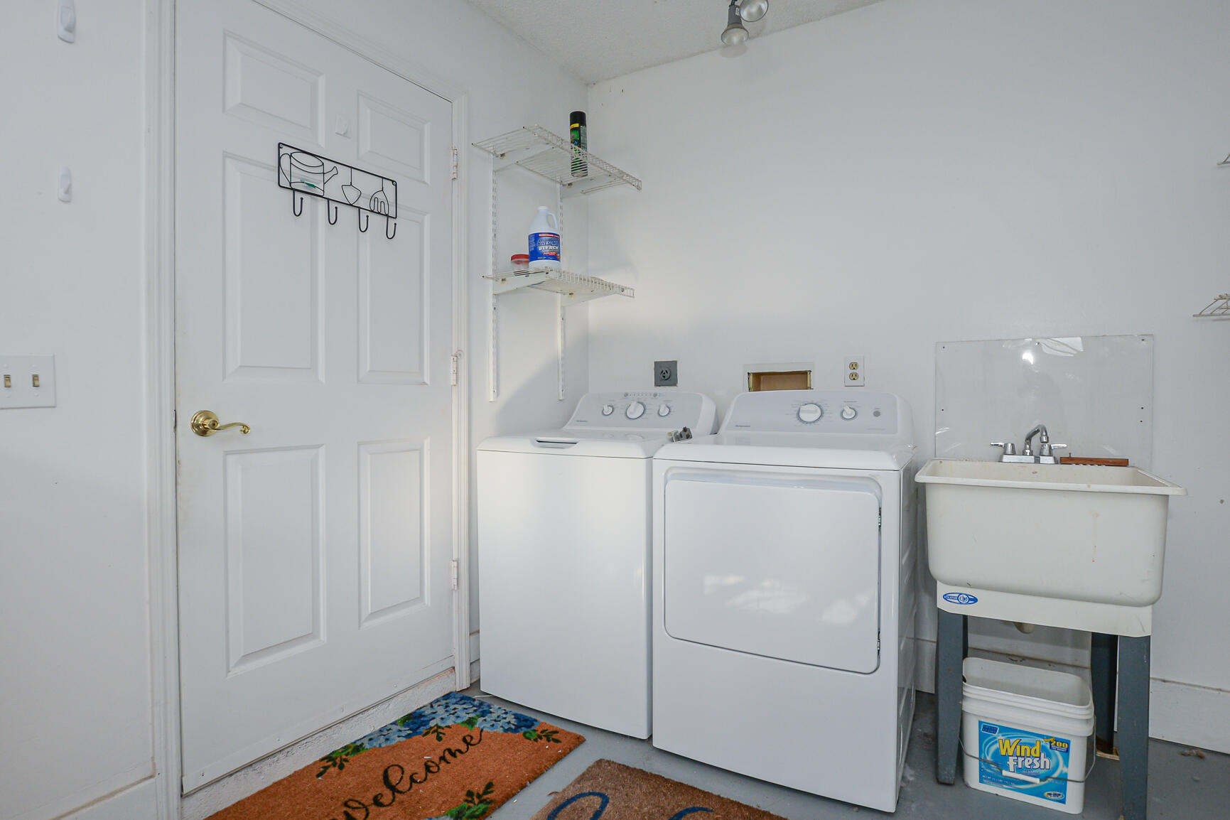 4064 Gator Trace Road Fort Pierce, FL 34982 - Photo 22 of 37 a utility room with dryer and washer