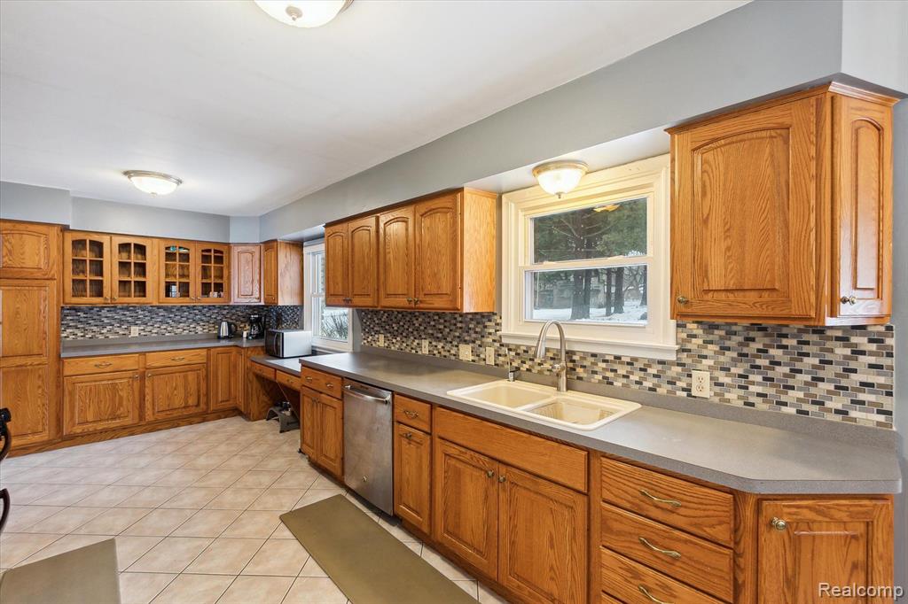 10833 Hibner Road Hartland, MI 48353 - Photo 12 of 47
