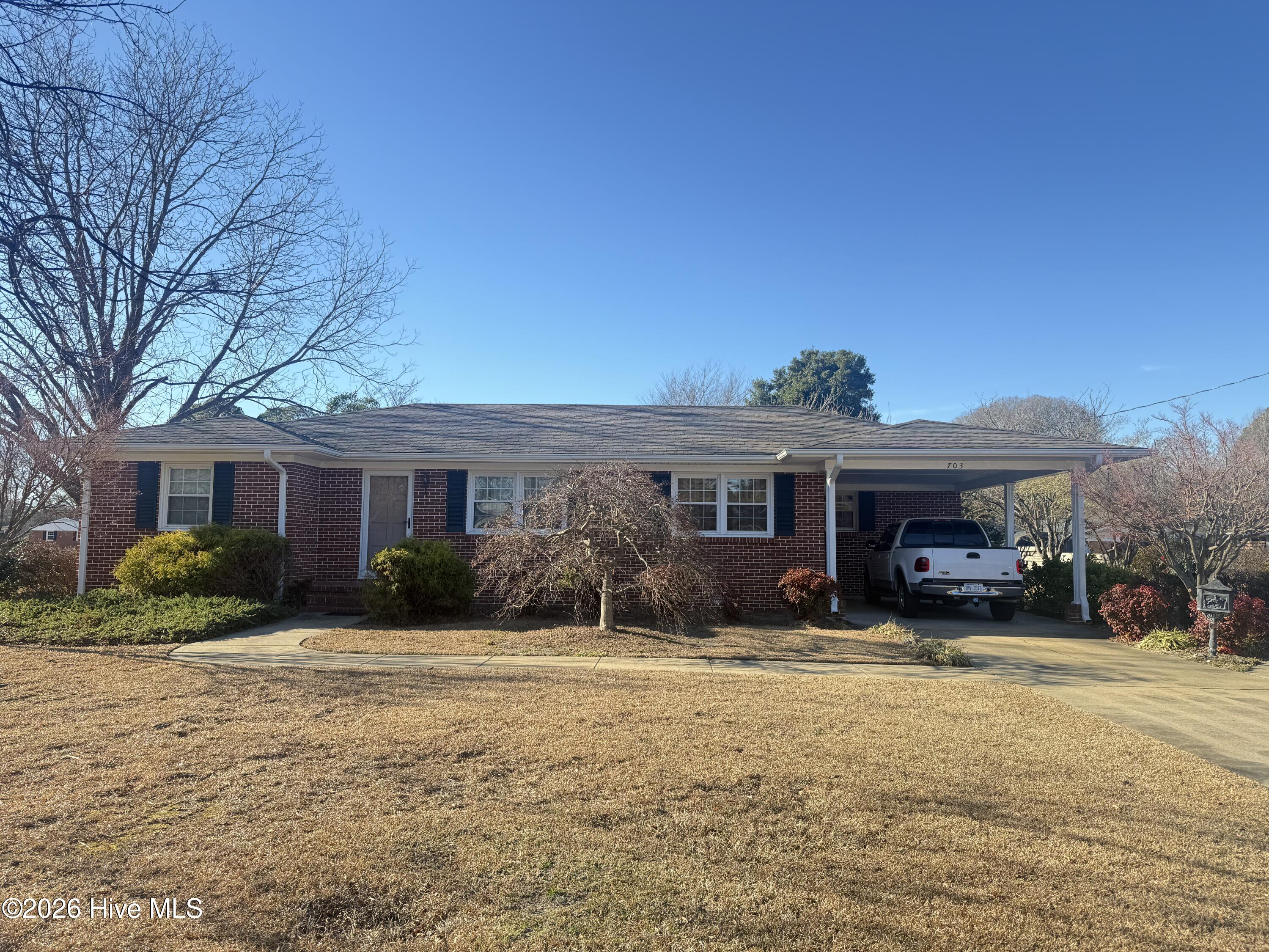 703 Underwood Street Clinton, NC 28328 - Photo 1 of 13 IMG_2049