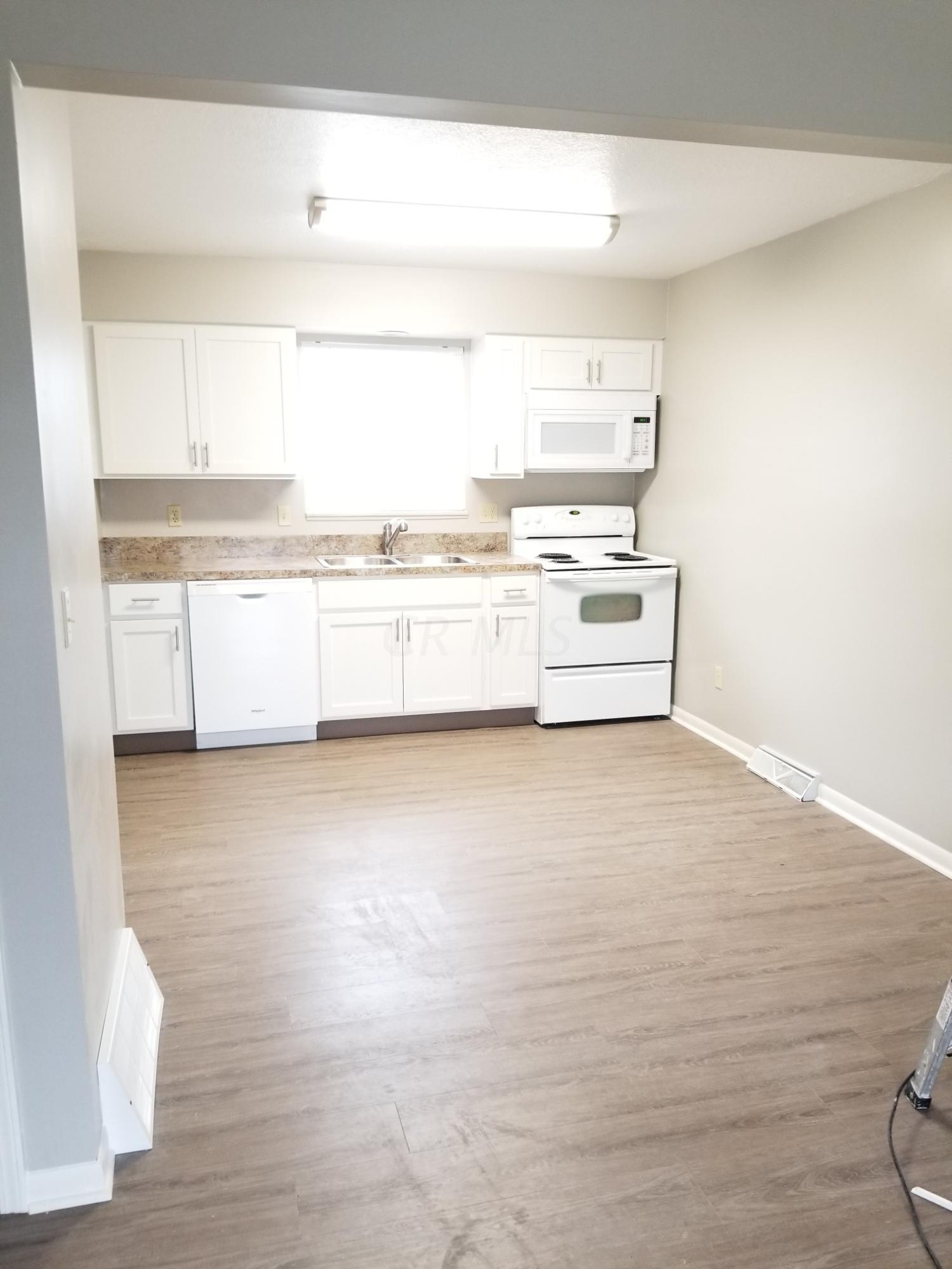 1727 Churchill Downs Road Newark, OH 43055 - Photo 2 of 13